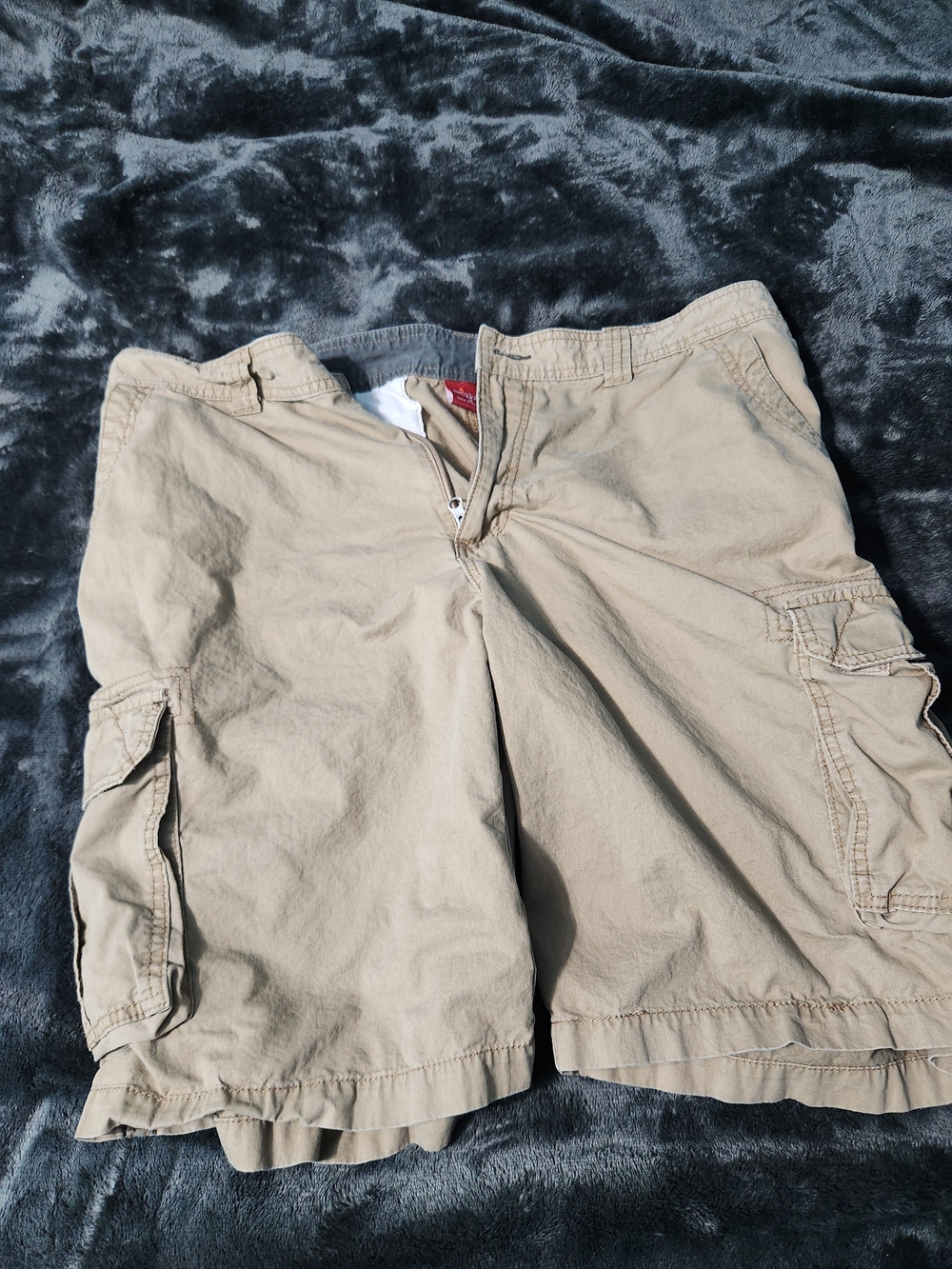 Men's Lightweight Cargo Shorts in Beige